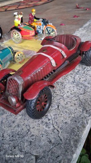 5 modellini auto e moto in latta