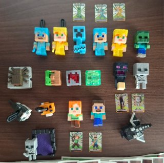 Contenuto di figurine Minecraft Kinder Joy