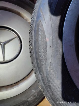 Llantas Mercedes 190 con tapacubos