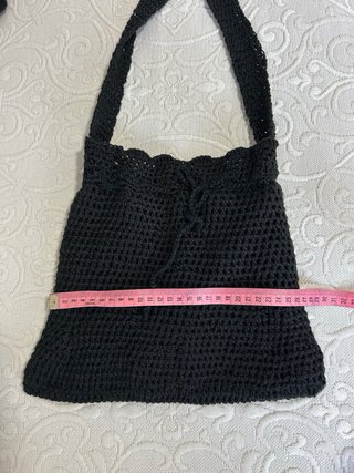 Bolso de verano playero negro hecho a mano, lana