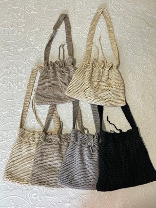 Bolso de verano playero negro hecho a mano, lana