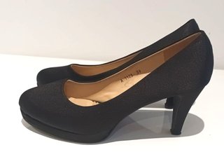 Zapatos de tacón negros talla 39