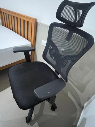 Silla de oficina negra. Vendo por mudanza. Urgente