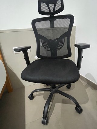 Silla de oficina negra. Vendo por mudanza. Urgente
