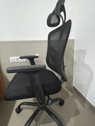 Silla de oficina negra. Vendo por mudanza. Urgente