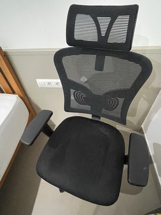 Silla de oficina negra. Vendo por mudanza. Urgente