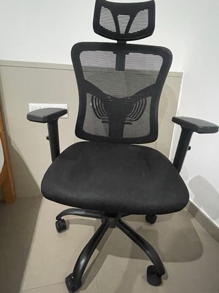 Silla de oficina negra. Vendo por mudanza. Urgente