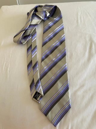 Corbata de seda rayas grises y moradas
