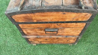 Baúl antiguo restaurado madera y metal