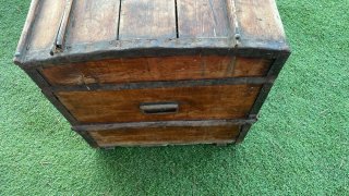 Baúl antiguo restaurado madera y metal