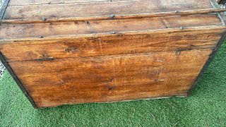 Baúl antiguo restaurado madera y metal