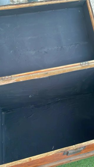 Baúl antiguo restaurado madera y metal