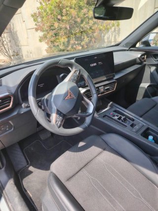 Fantástico Cupra de 150 CV con techo solar