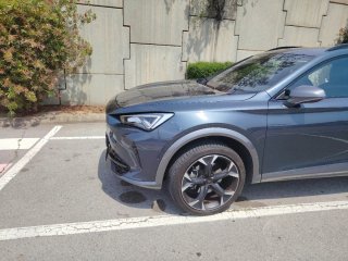 Fantástico Cupra de 150 CV con techo solar