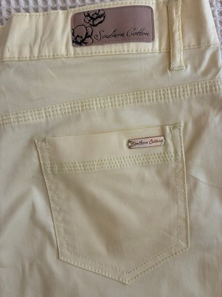Conjunto Top Blanco y Pantalón Amarillo