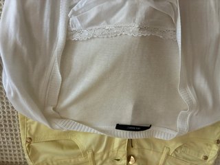 Conjunto Top Blanco y Pantalón Amarillo