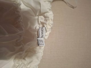 Top Stradivarius blanco fruncido