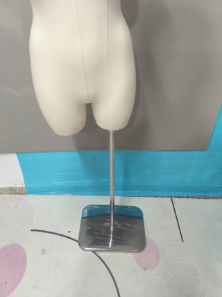 Maniquí de costura blanco