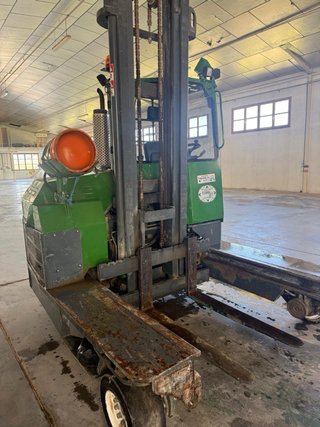 Carretilla elevadora 4 caminos