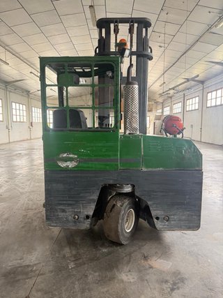 Carretilla elevadora 4 caminos