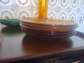 Vajilla de duralex vintage cristal ámbar y verde
