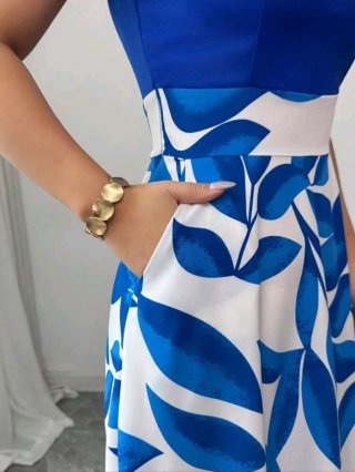 Vestido largo azul y blanco con bolsillos