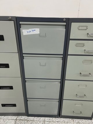 Archivadores de oficina metálicos grises