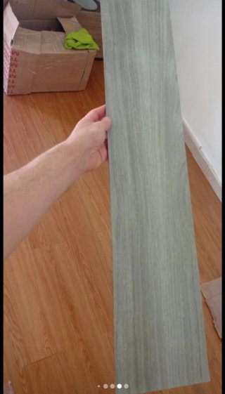 Rivestimento pavimento effetto legno grigio