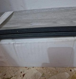 Rivestimento pavimento effetto legno grigio