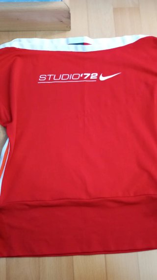 Camiseta Nike Studio '72 Roja