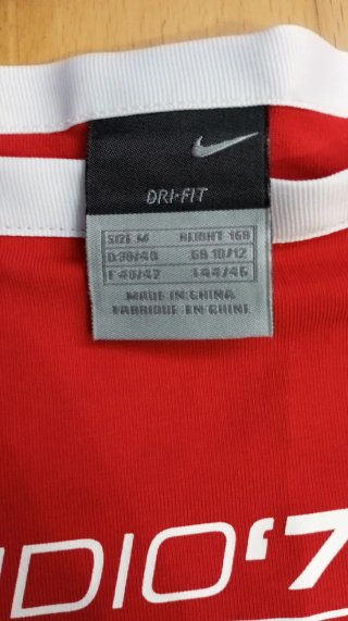 Camiseta Nike Studio '72 Roja