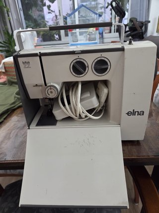 Máquina de coser Elna Lotus ZZ