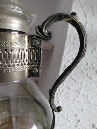 Licorera decorativa vintage cristal y soporte 37cm