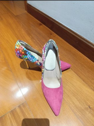 Zapatos de tacón multicolor y fucsia
