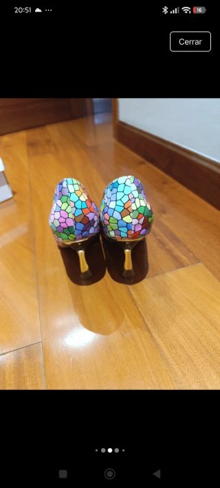 Zapatos de tacón multicolor y fucsia