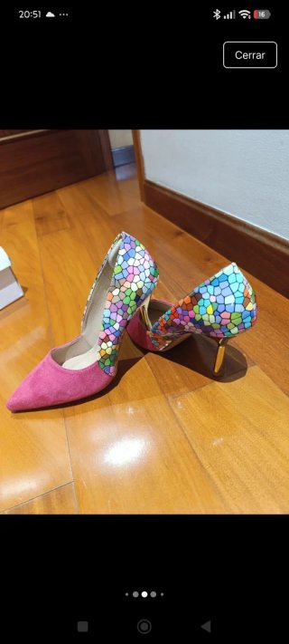 Zapatos de tacón multicolor y fucsia