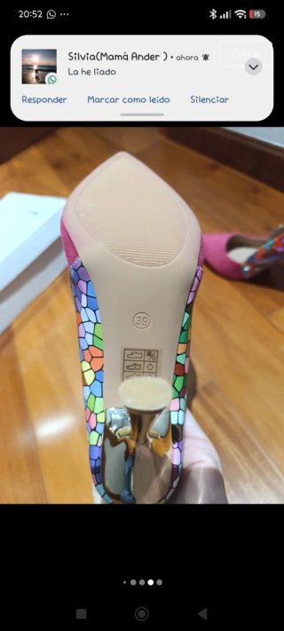 Zapatos de tacón multicolor y fucsia