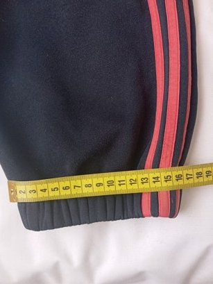 Pantalón Adidas mujer con las rayas rojas Talla M