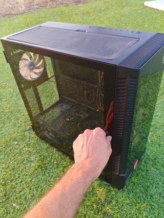 MSI MPG Gungnir 110R ARGB Cristal Templado