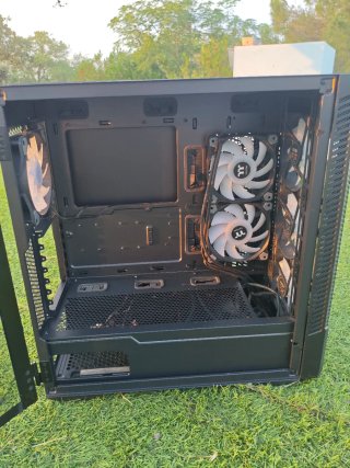 MSI MPG Gungnir 110R ARGB Cristal Templado