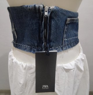 Crop top bandeau denim Zara.