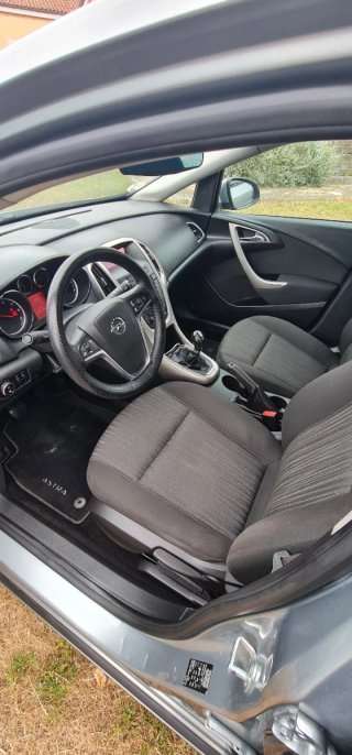 Opel Astra 2012