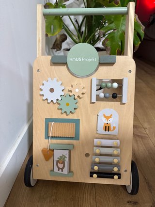 Andador infantil madera HOUS Projekt