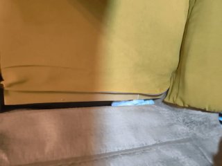 Sofá amarillo de tela