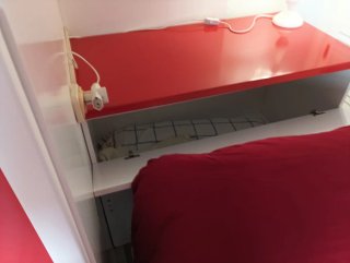 Escritorio infantil rojo y blanco