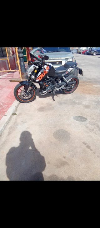 KTM Duke 125cc Naked Negra y Naranja