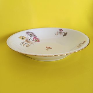 Vajilla de porcelana con borde dorado