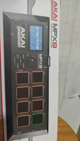 Akai MPX8 - Reproductor de Muestras Móvil