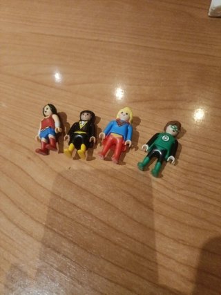 Figuras Superhéroes DC Kinder