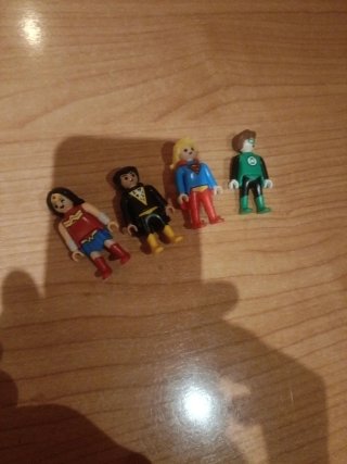 Figuras Superhéroes DC Kinder